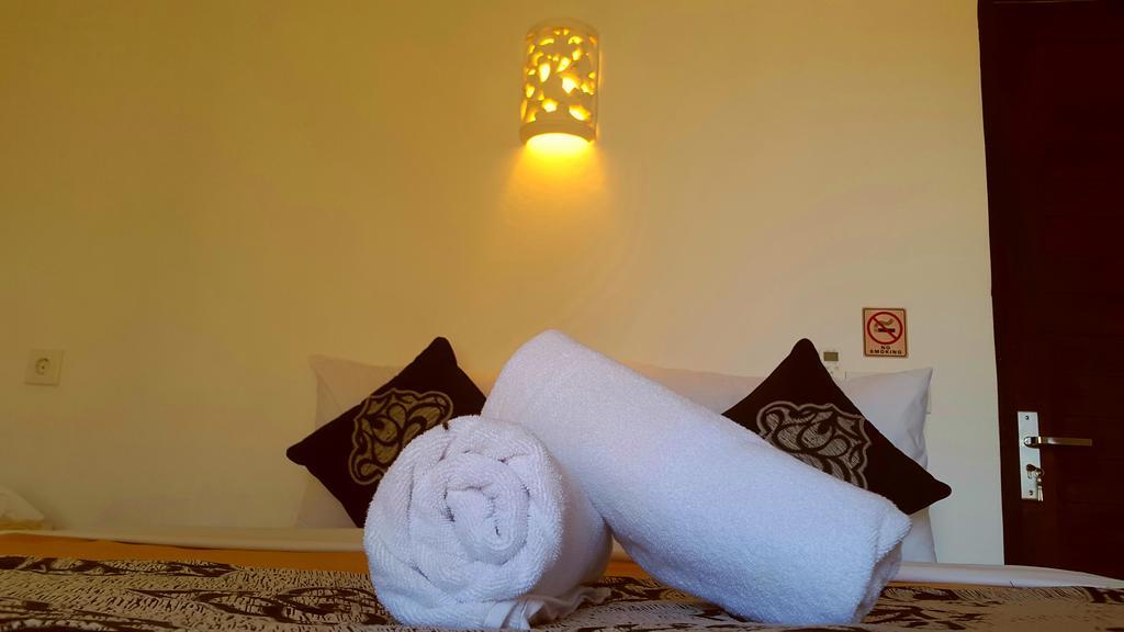 Kubu Sunset Guest House Lembongan Buitenkant foto