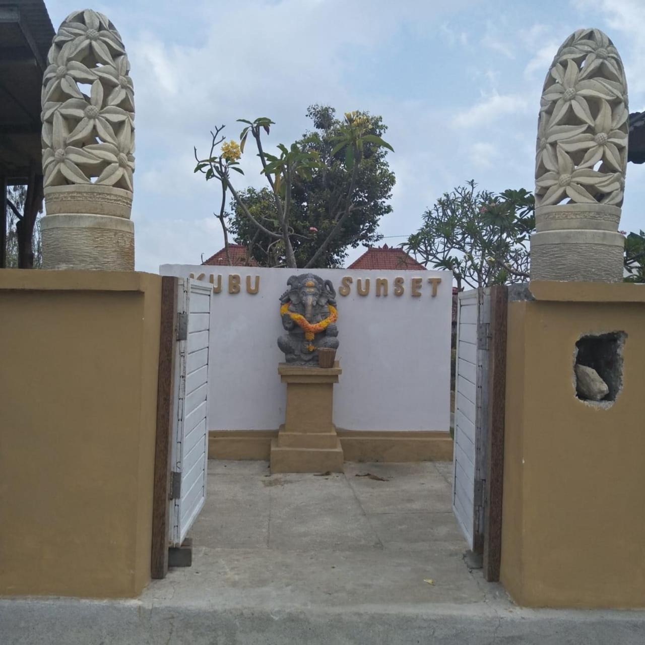 Kubu Sunset Guest House Lembongan Buitenkant foto